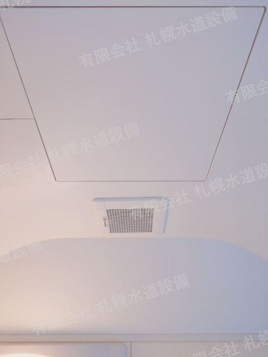 浴室の天井に設置された天井埋込形の換気扇